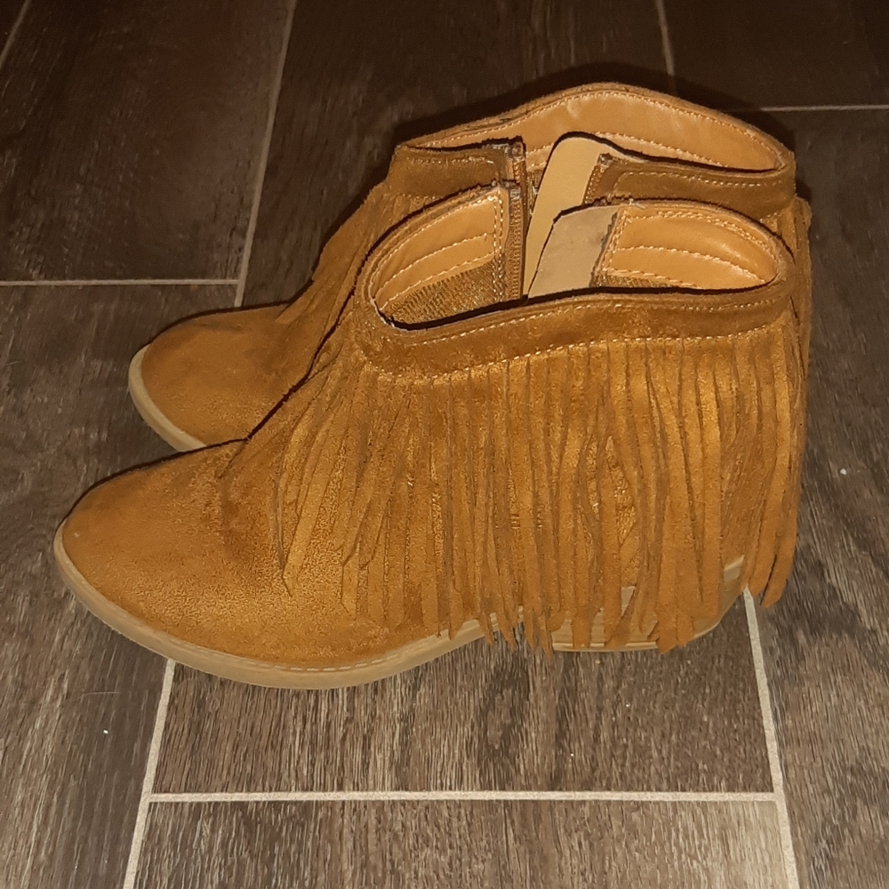 Fringe boots